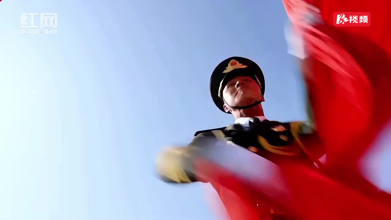 感人瞬间《红旗映山河》