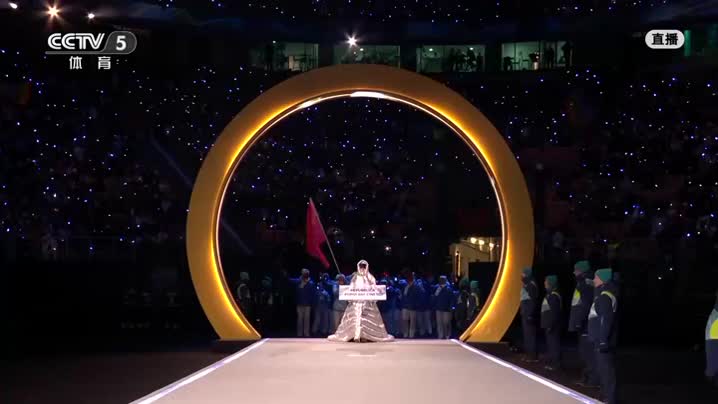 中国体育代表团亮相米兰-科尔蒂纳冬奥会开幕式