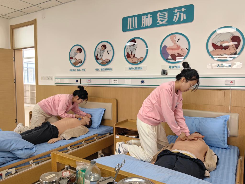 “青春养老人”发挥“新”力量——养老专业本科生培养观察