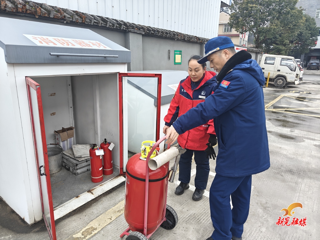 县消防救援大队深入辖区加油站开展消防安全检查