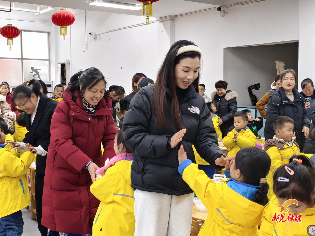 县幼儿园中山路分园举办“艾心皂礼 情暖女神”妇女节主题活动