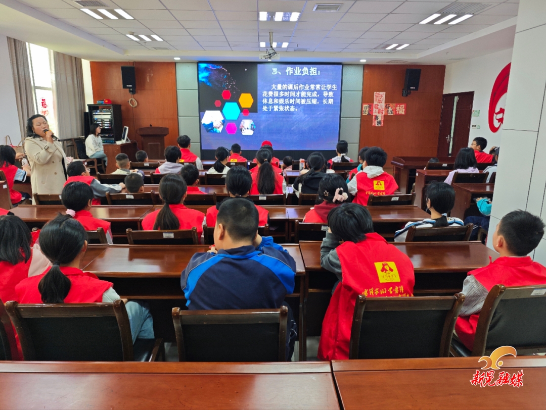 县图书馆举办青少年心理健康讲座