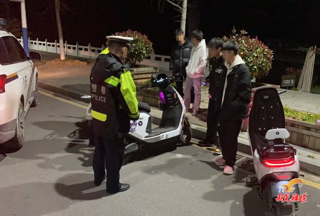 新晃交警开展专项整治行动 严查未成年人违法骑行行为