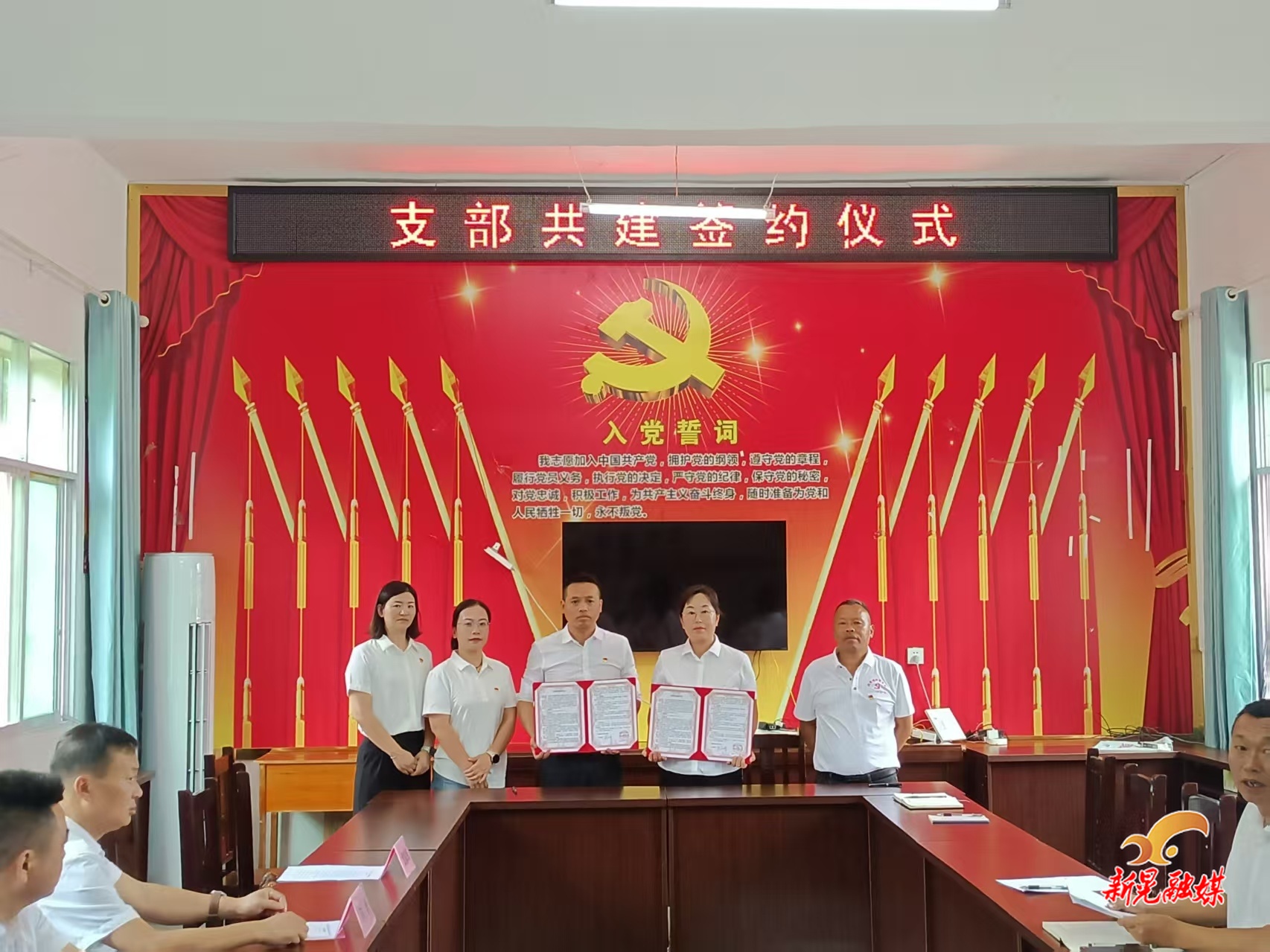 晃源集團(tuán)與向家地村聯(lián)合開展“黨建引領(lǐng)聚合力 共繪鄉(xiāng)村振興新畫卷”主題黨日活動(dòng)