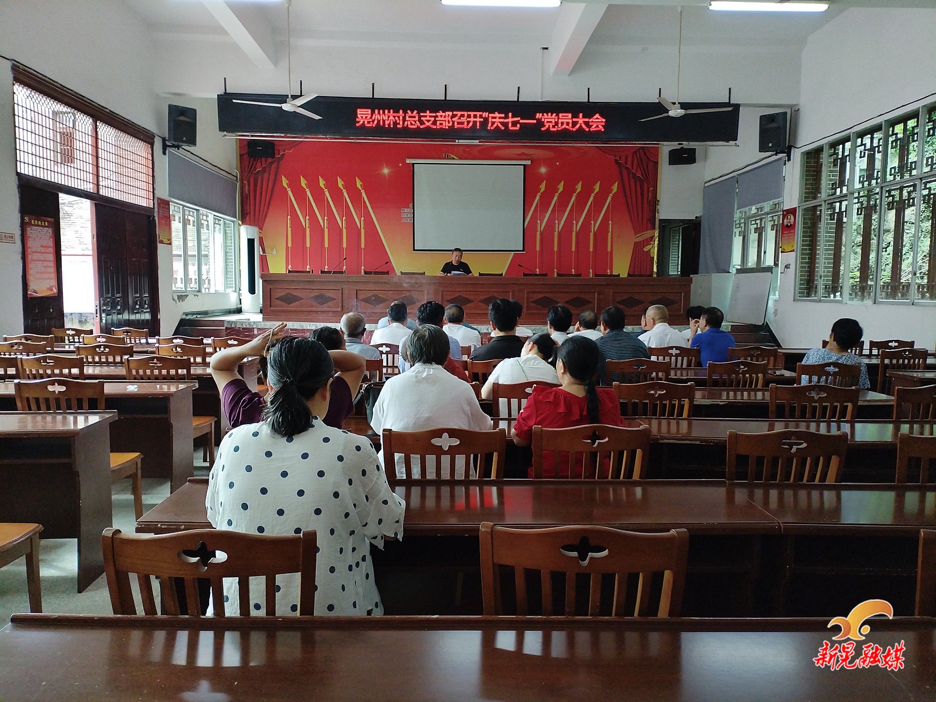晃州村開展“學(xué)思踐悟強(qiáng)黨性 砥礪奮進(jìn)新征程”黨日活動(dòng)