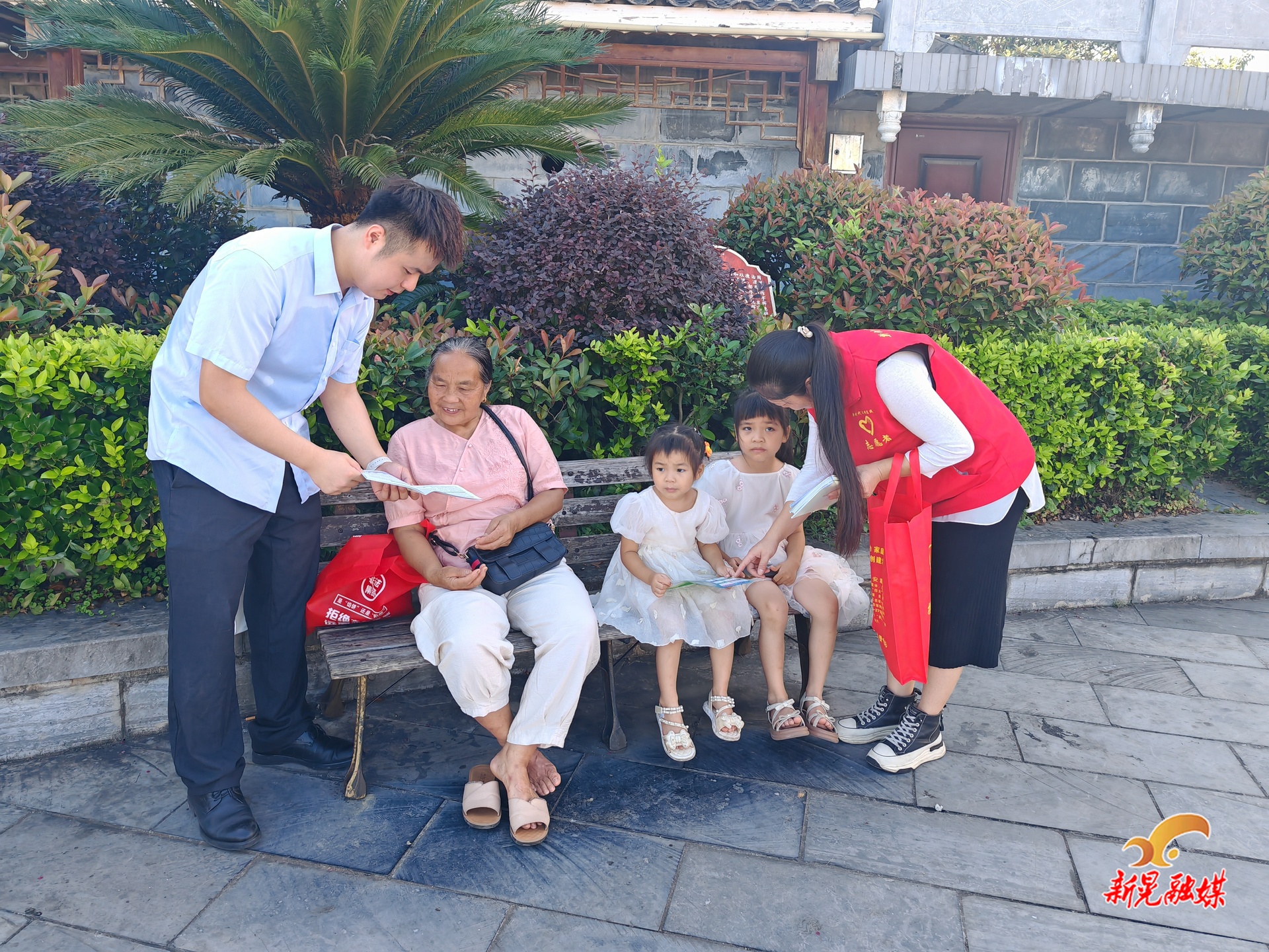 我縣開展防范和打擊非法金融活動(dòng)集中宣傳