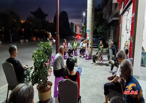 晃州鎮(zhèn)晃州村人大代表聯(lián)絡(luò)站運(yùn)用“民情夜話角”架起為民服務(wù)“連心橋”