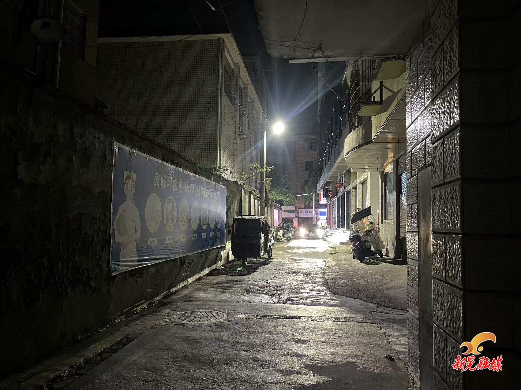 “党建+微网格”党建引领办实事：新装路灯照亮居民“幸福路”
