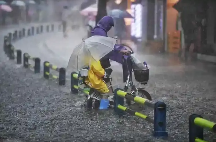 暴雨+强对流天气预警 湖南西北部等地将有雷暴大风或冰雹天气