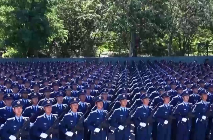9月3日，陸、海、空軍戰(zhàn)機將以強大陣容低空飛過天安門廣場