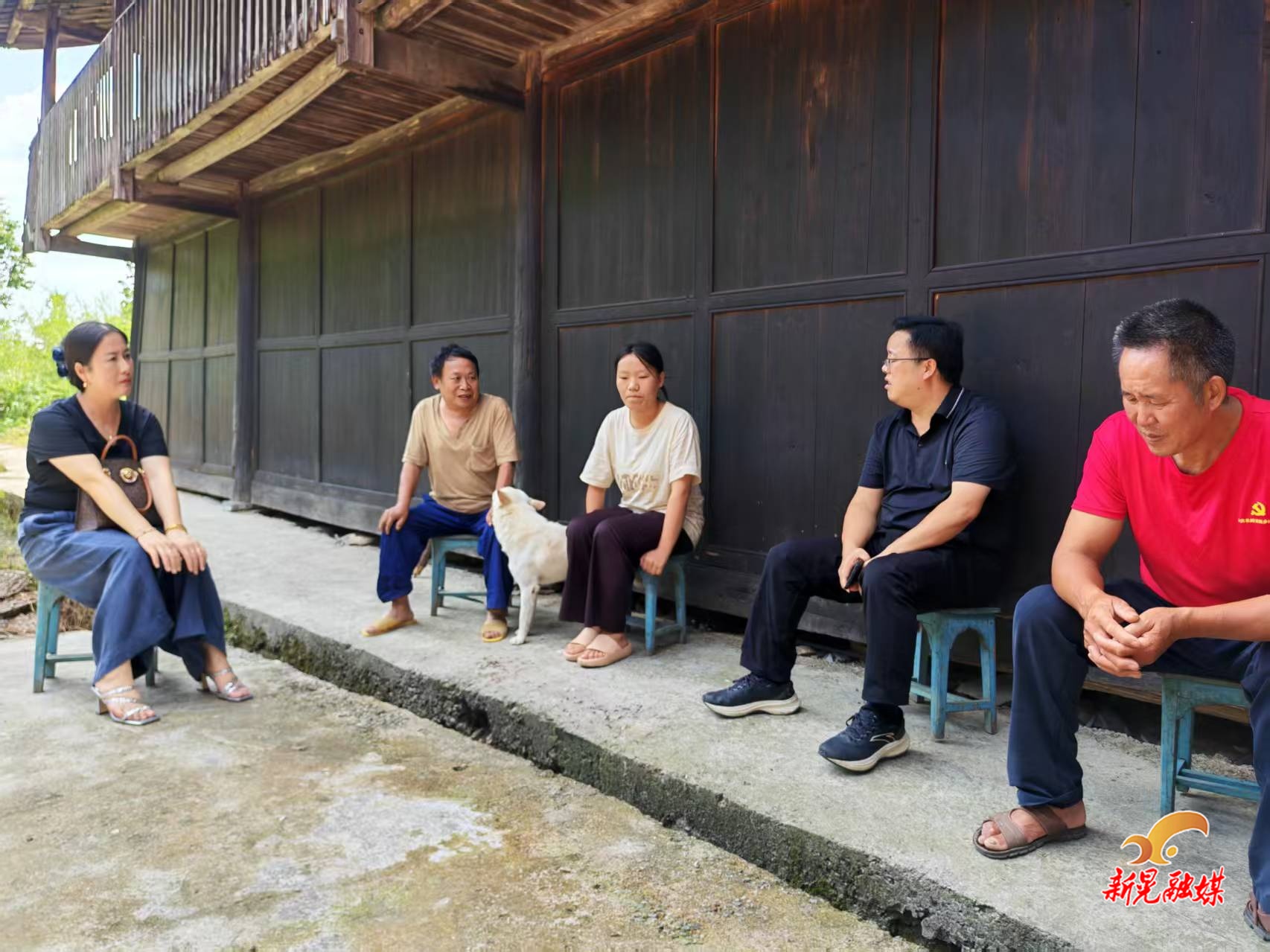 新晃住建局：精準(zhǔn)幫扶暖民心  助力學(xué)子圓大學(xué)夢(mèng)