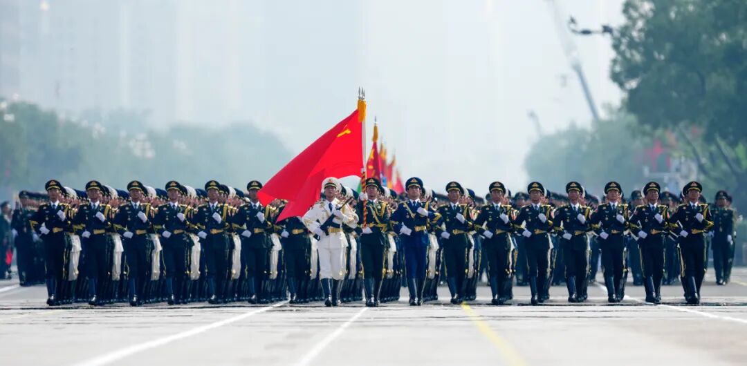 中國(guó)軍人，威武！威武！威武！