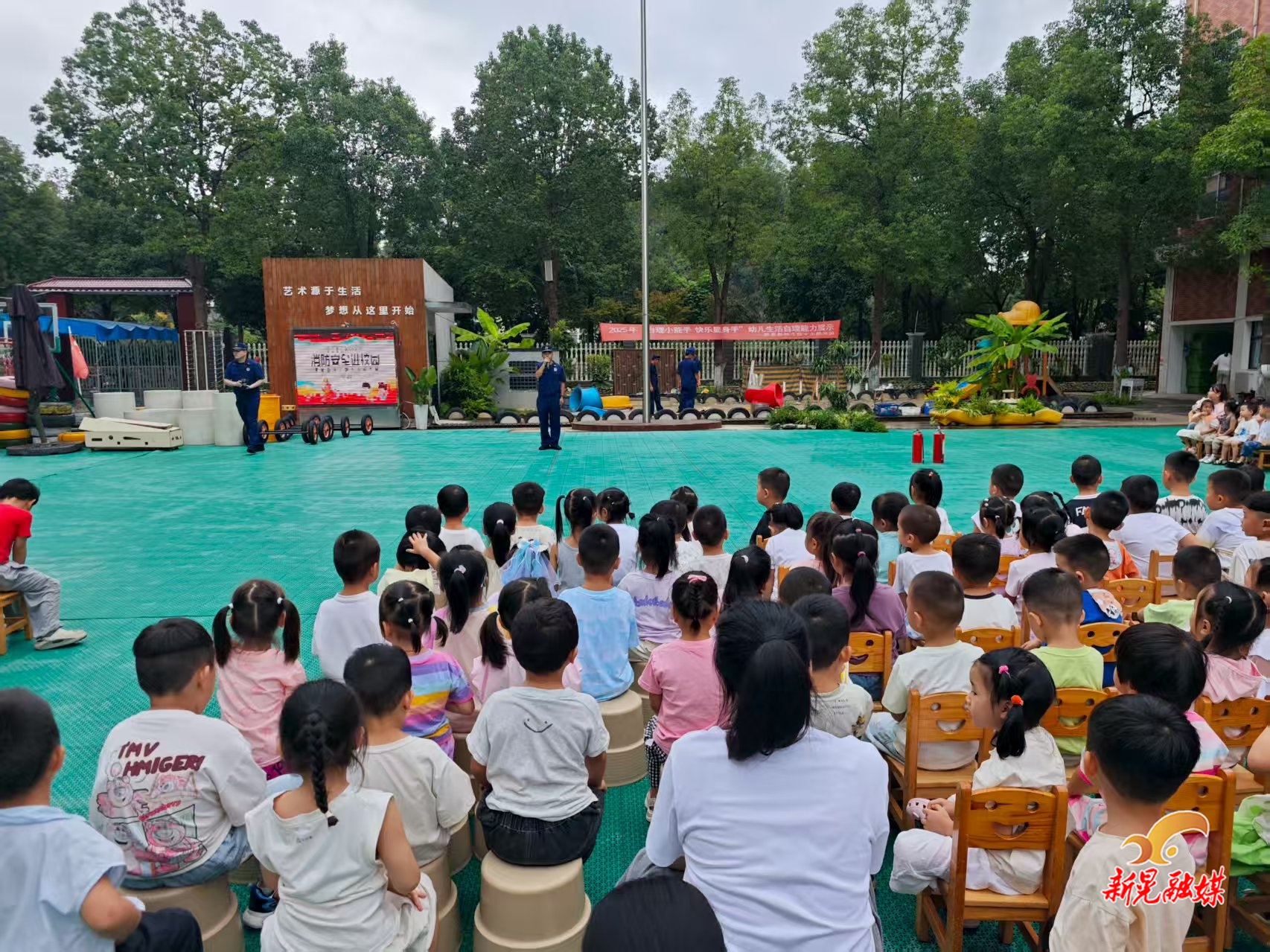 消防知識(shí)進(jìn)校園 安全體驗(yàn)“零距離”