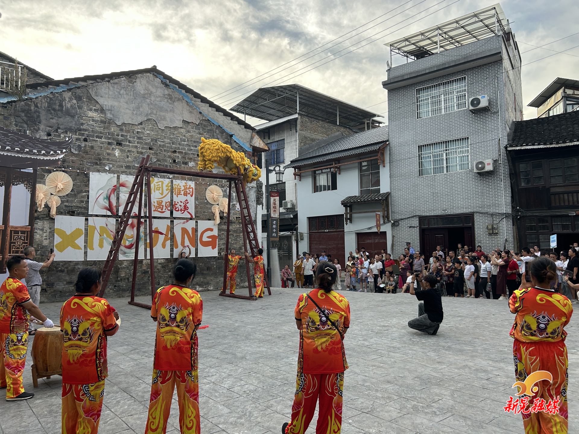 刀梯舞獅展絕技 非遺魅力煥新光