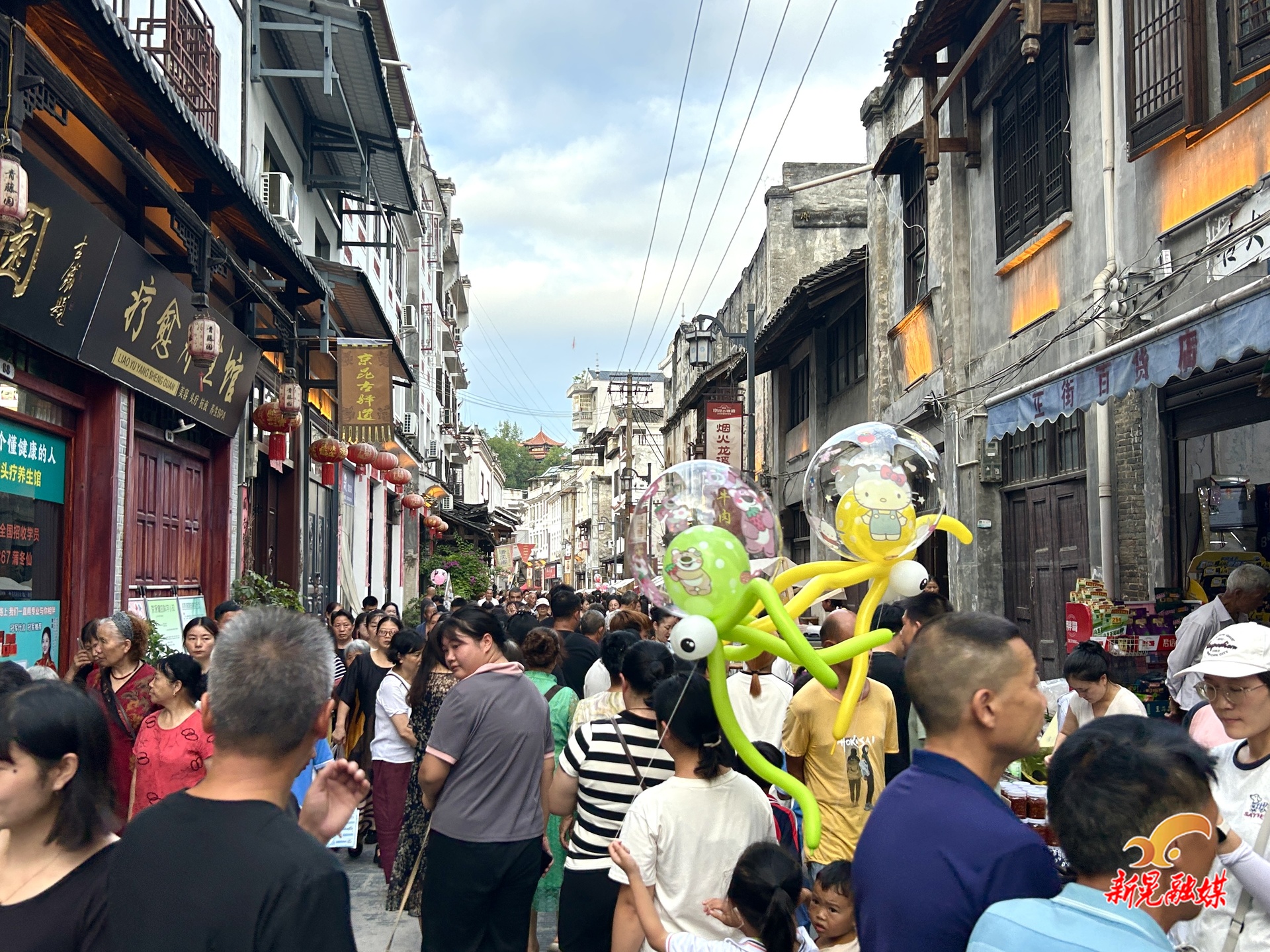 龍溪古鎮(zhèn)四市同啟 點(diǎn)燃侗鄉(xiāng)煙火盛宴