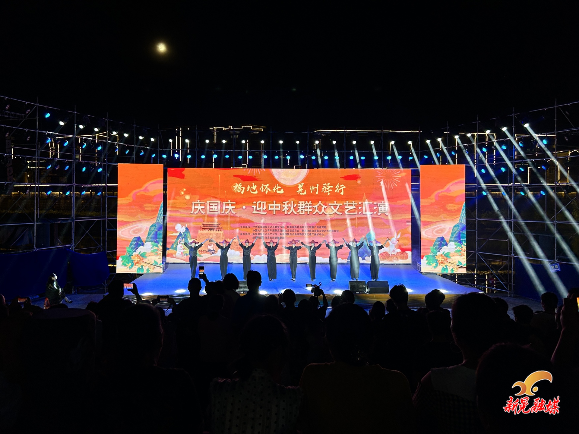 文化中国行丨“旗”遇时光时装展演 绘就东方美学新画卷