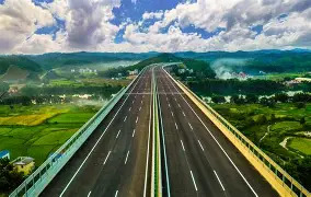 张官高速怀化段沥青路面施工完成