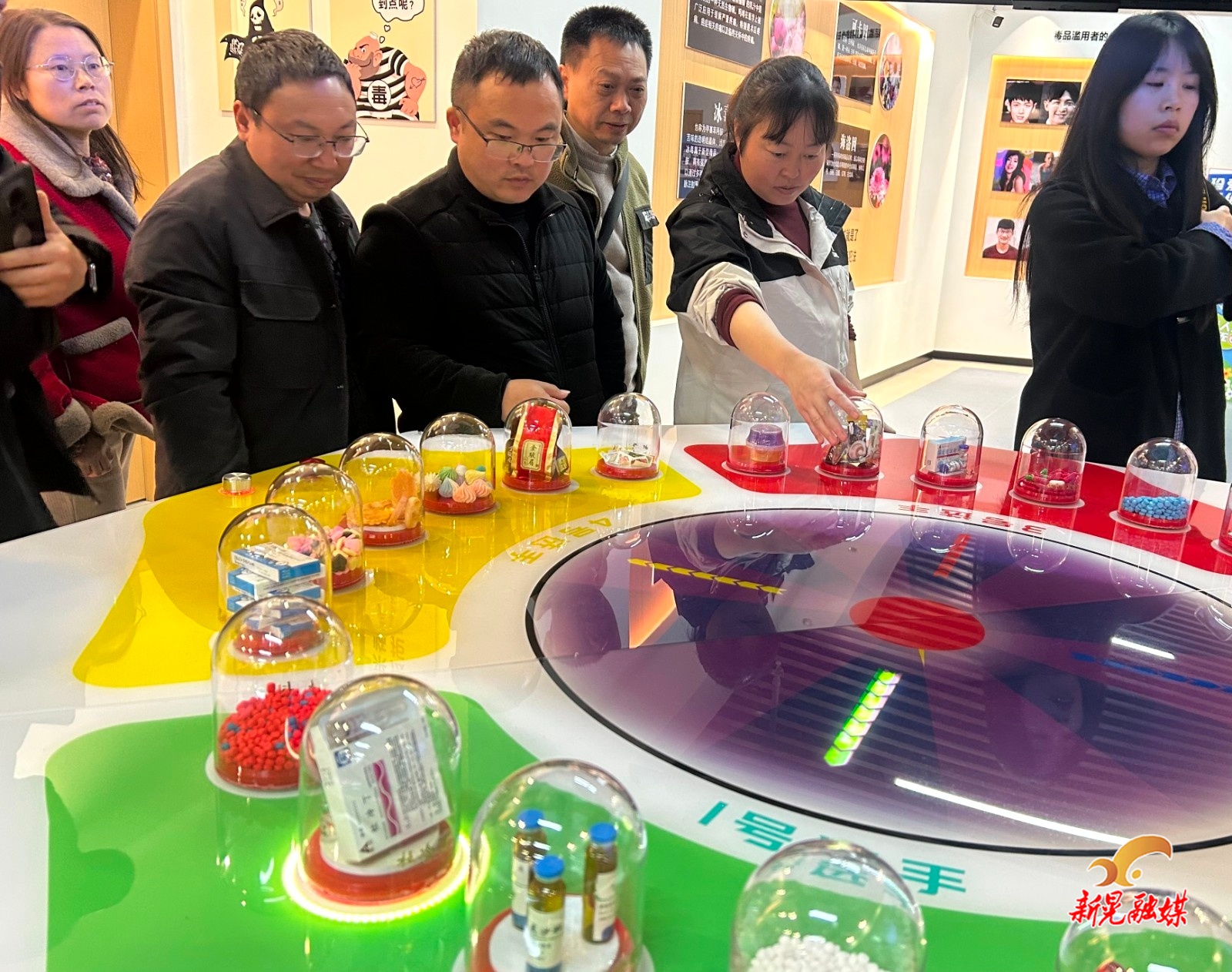 新晃职业中专教师到县禁毒基地“充电”备课 筑牢学生青春防护墙