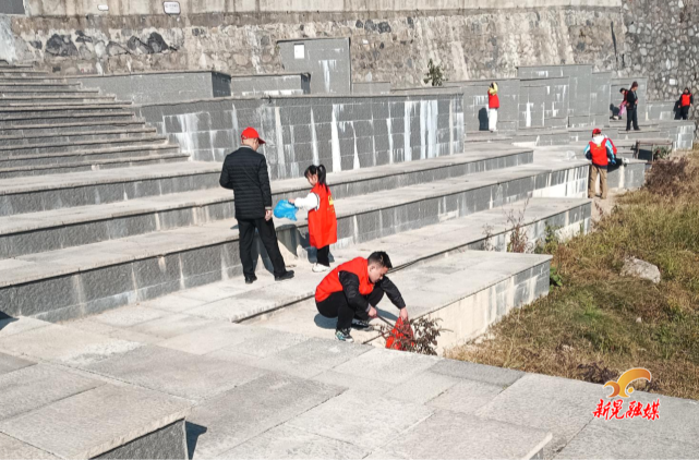 新晃“河小青志愿者”开展巡河护河实践活动