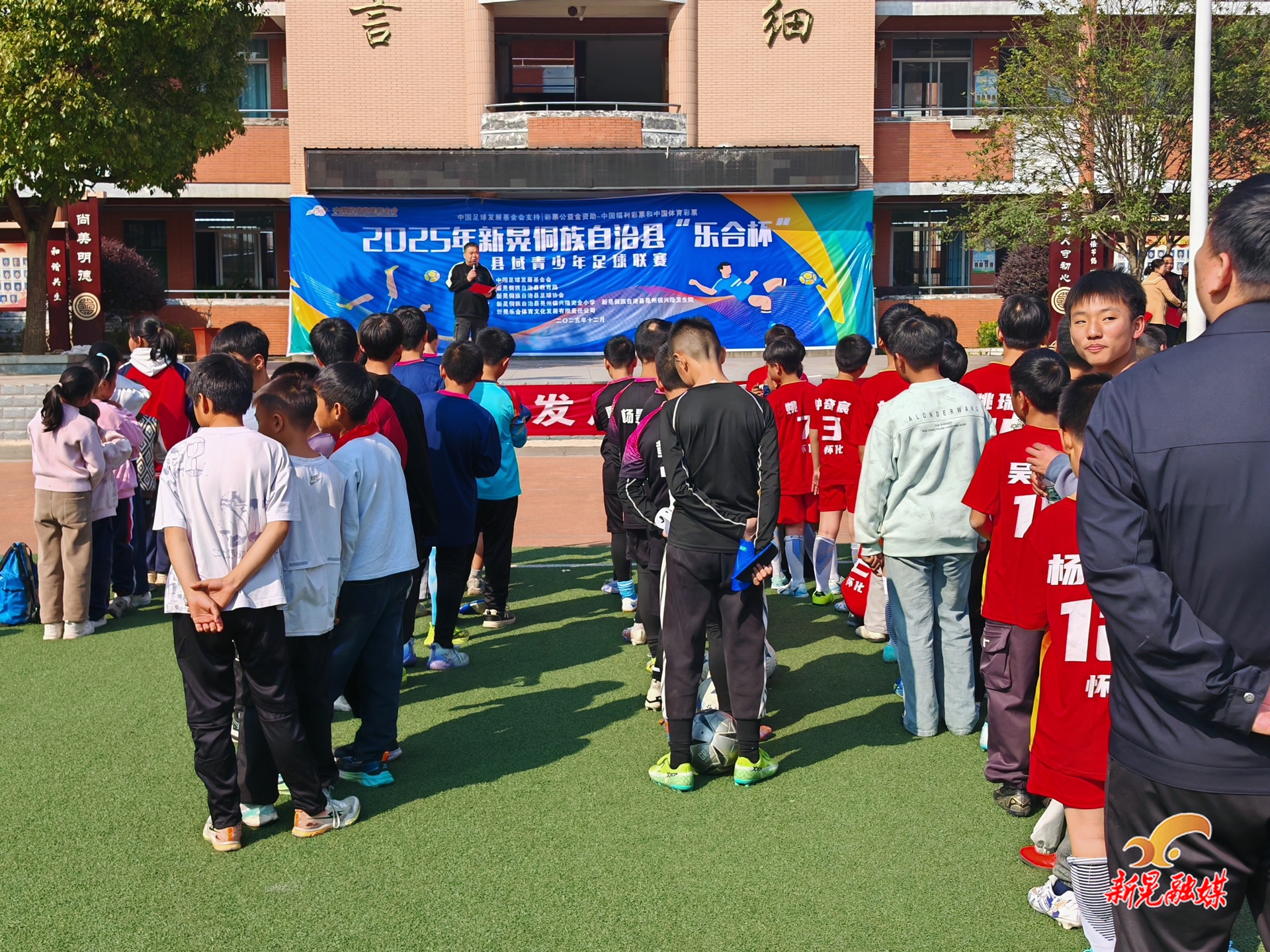 我县“乐合杯”青少年足球联赛火热开赛