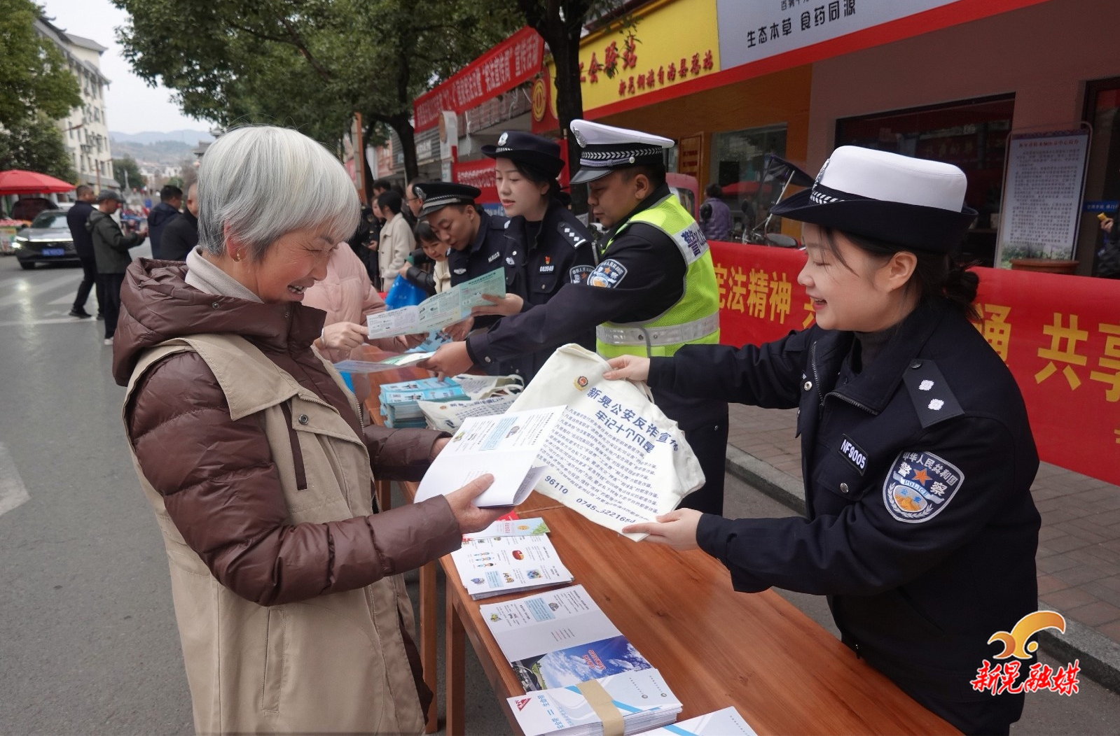 宪护平安 法润新晃——新晃公安多维度宣传筑牢安全防线