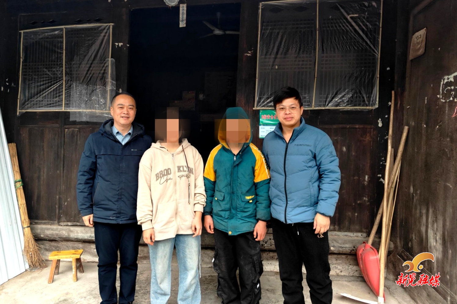 怀化市新晃恒雅高级中学开展困难学生“暖冬行动” 走访慰问活动