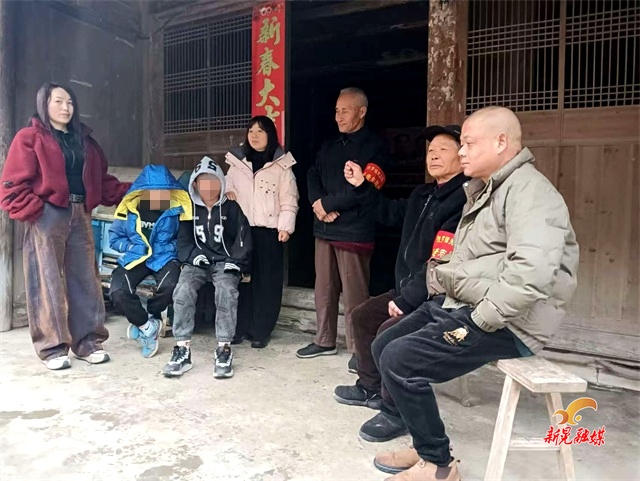 扶罗镇：情暖侗乡迎新春   “五老”走访关爱留守儿童