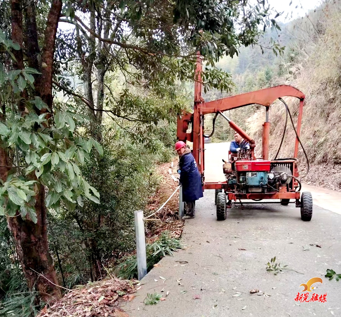 新晃公路建设养护中心快速响应  步头降苗族乡隐患路段安防设施修复完毕