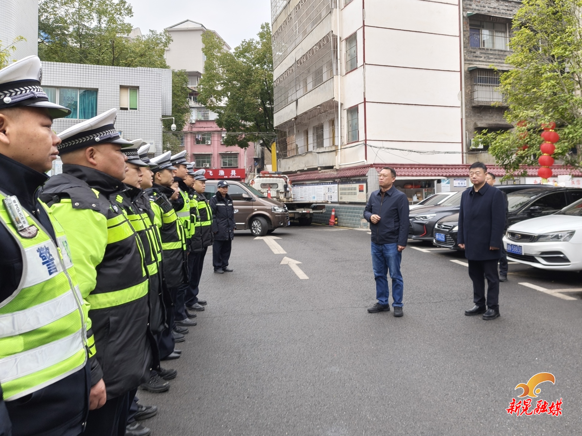 杨鹏走访慰问春节期间坚守岗位一线的工作人员