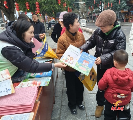 晃州镇民政社工站开展未成年人保护宣传活动