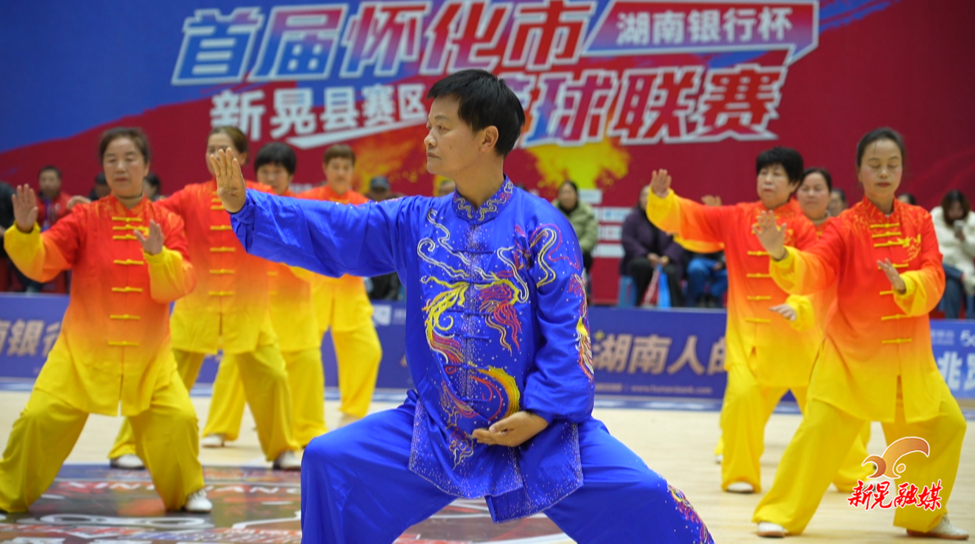 怀BA新晃主场迎战鹤城 奋勇拼搏尽显侗乡风采