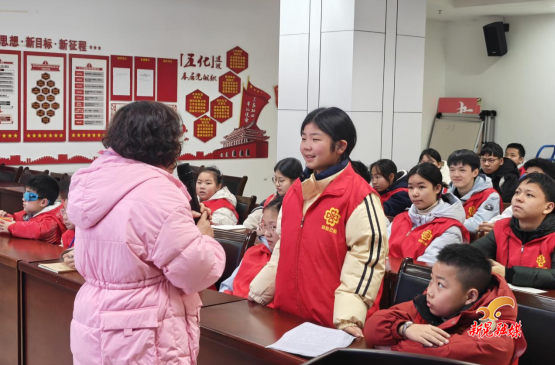 新晃妇联开展“雷锋精神润童心 阳光心理伴成长”心理健康公益讲座