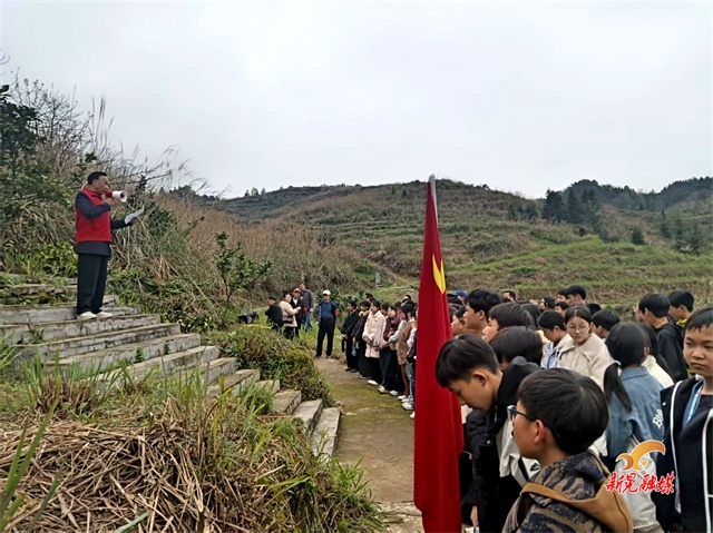 新晃各乡镇关工委联合学校开展清明祭扫活动