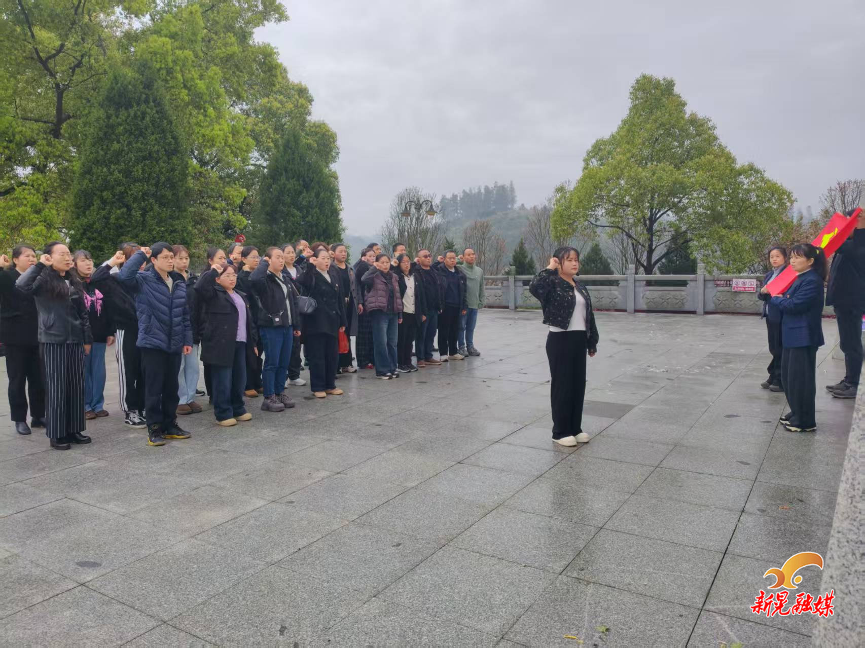 缅怀革命先烈 传承红色基因