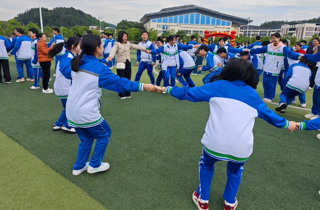新晃恒雅中学举办高三心理团辅活动