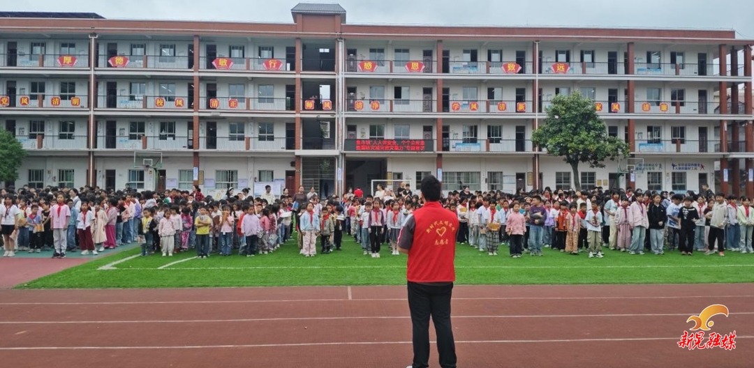 鱼市镇：演练宣讲齐上阵 筑牢校园“安全墙”