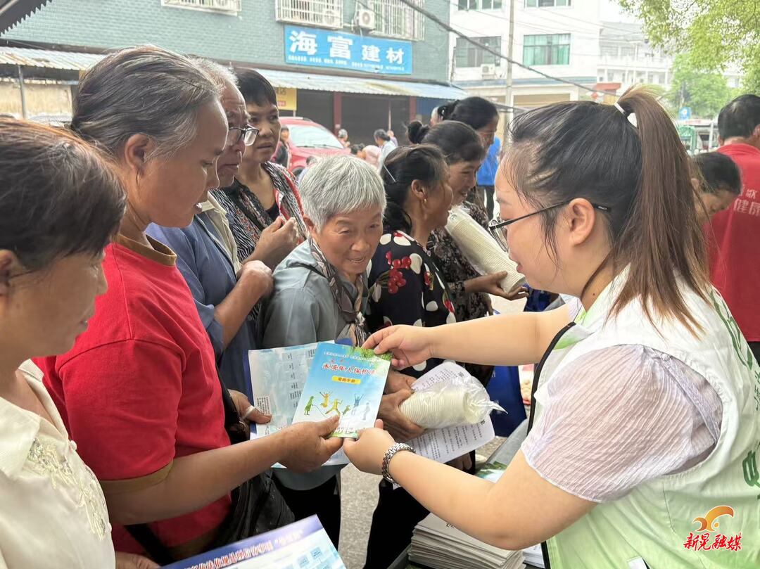 鱼市镇：学法护幼苗 童心筑未保