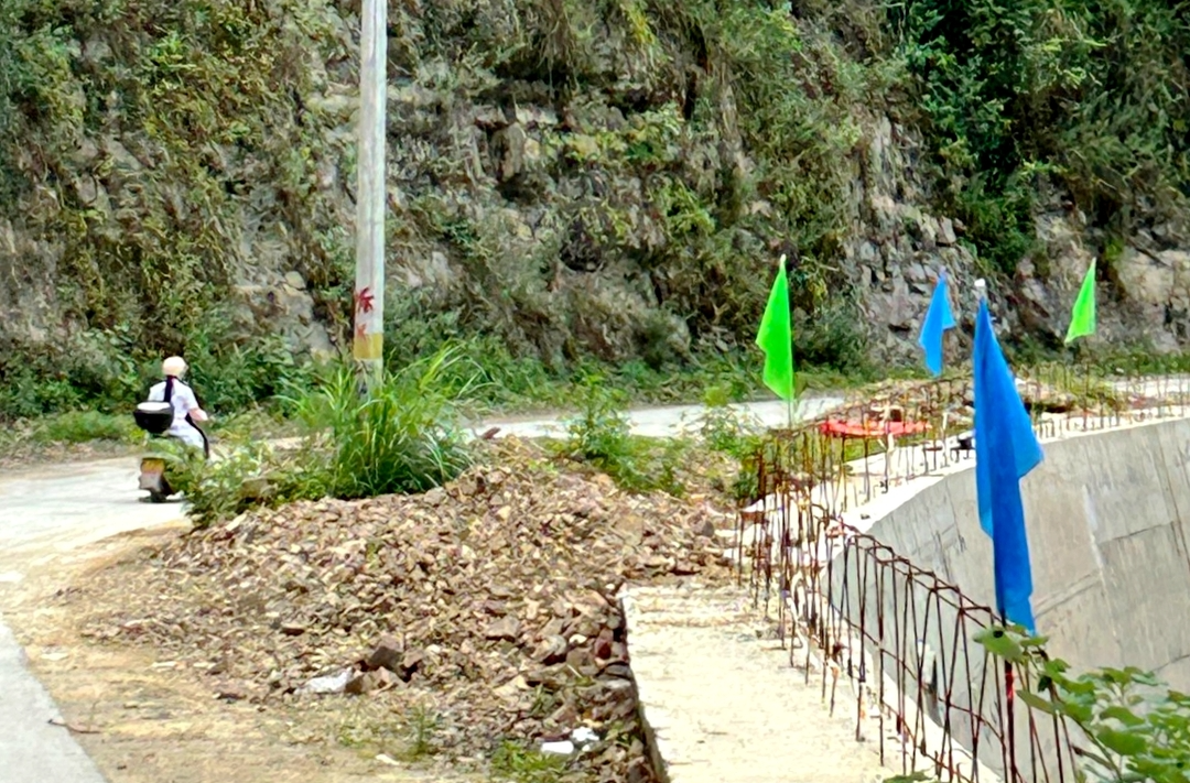 摩托驰骋载初心 医者大爱护安康