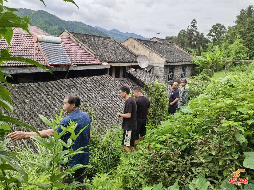 县自然资源局积极推进切坡建房地质灾害隐患治理工作