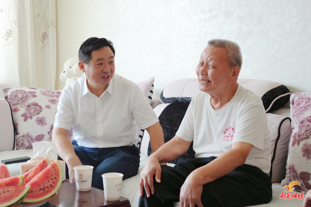 符家盛“八一”前夕走访慰问退役军人代表