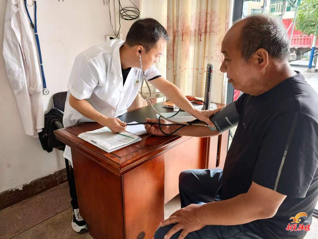 青春扎根乡土 坚守医者初心——鱼市镇岩山村乡村医生张凯
