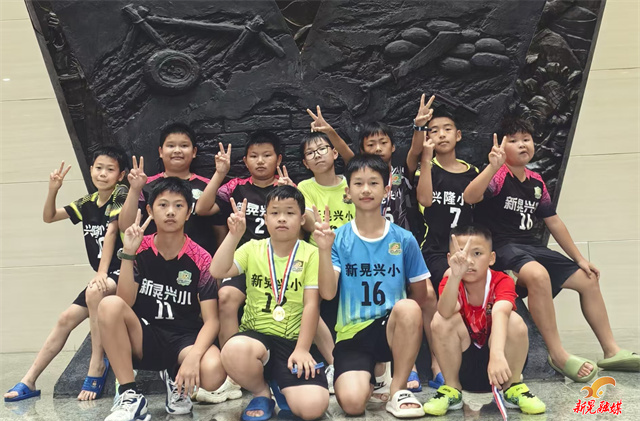 晃州镇：绿茵逐梦载誉归 兴隆完全小学足球队斩获“和平杯”U11组冠军