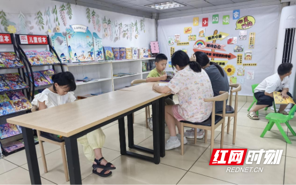 “晃韵书香·暑你最棒”暑期阅读活动火热开启——新晃县新华书店打造沉浸式夏日文化体验