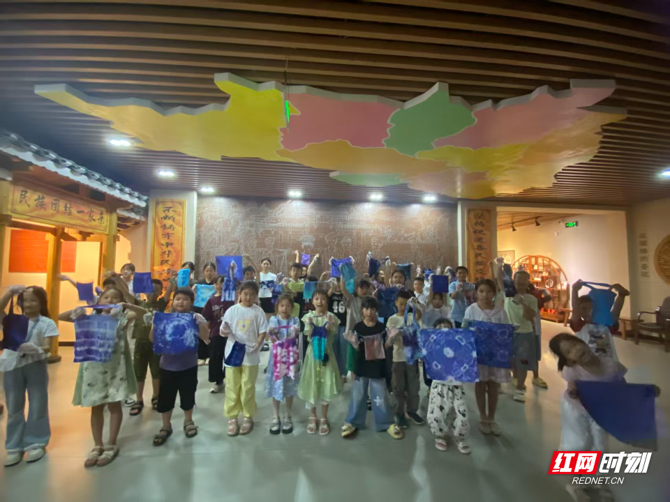 探寻千年“蓝”韵 新晃博物馆暑期非遗研学营第五堂课开课