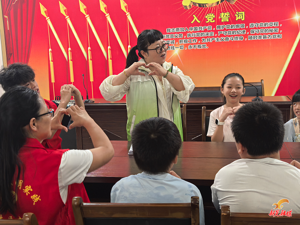 步头降苗族乡民政社工站开展“快乐加油站”儿童情绪支持活动