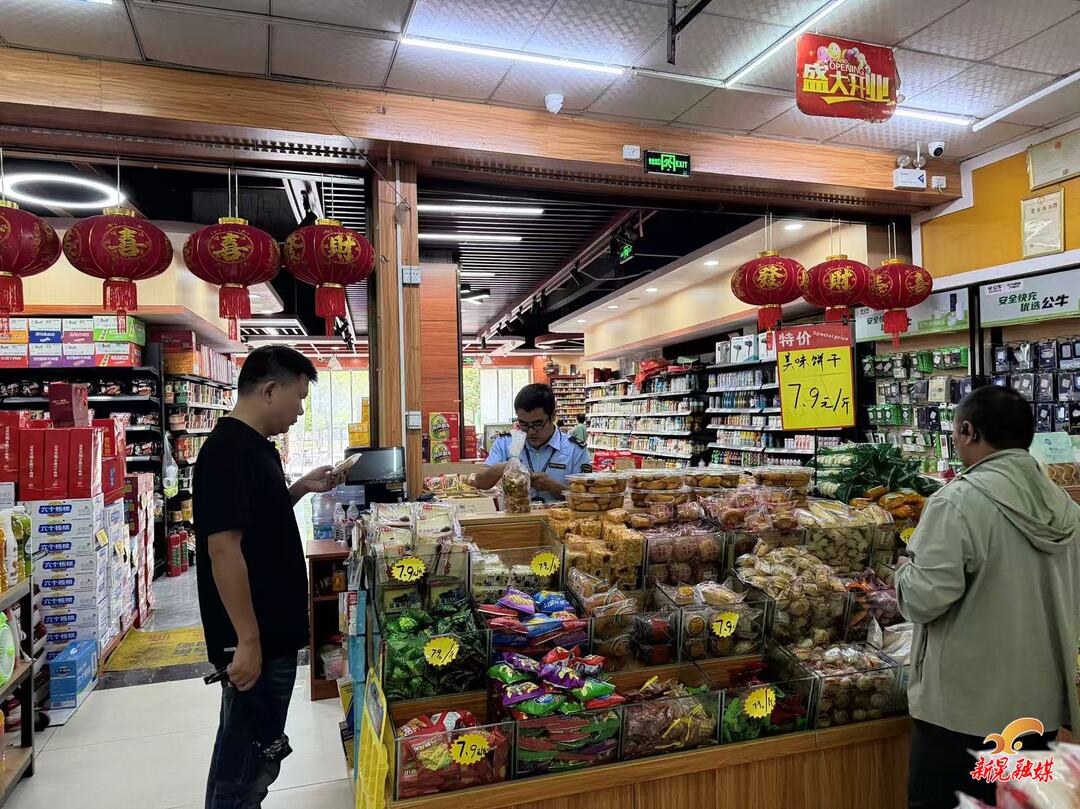 护航开学季 筑牢食品安全“防护网”——中寨镇开展校园周边食品安全专项检查