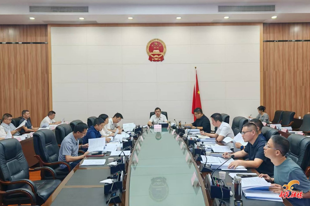 杨凯程主持召开县政府党组（扩大）会议