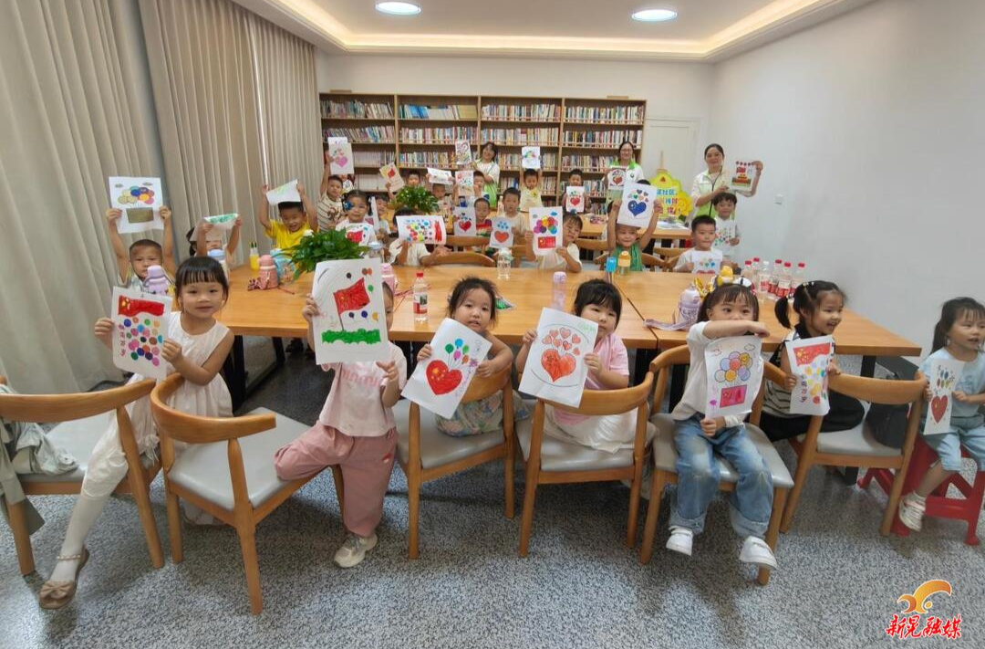 晃州镇开展“童心绘华诞，稚笔赞祖国”迎国庆主题绘画活动