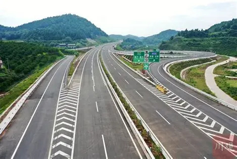 截至10月1日9时，湖南以下高速公路车流量大