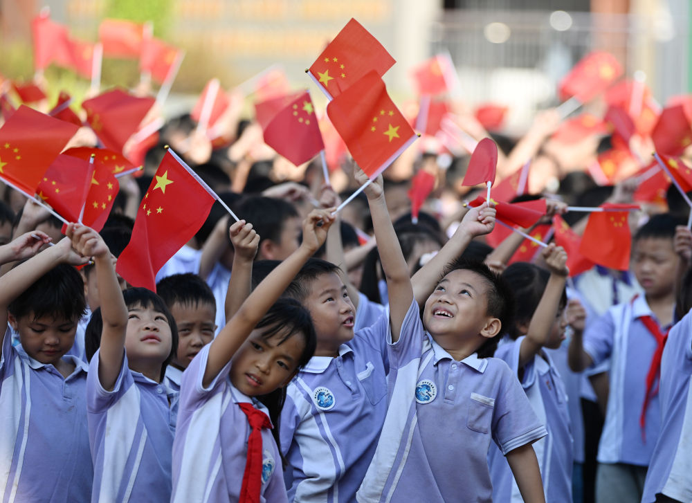 大江南北、五湖四海，最美不过中国红